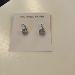 NEW Ladies Michael Kors Stainless Steel Brilliance earrings
MKJ5338040
